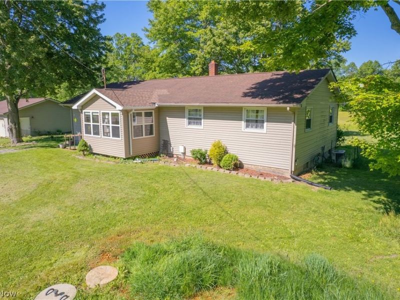 887 State Route 534 NW, Newton Falls, OH 44444 Photo 3