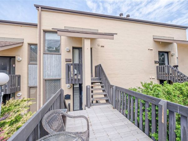 2034 Swallow Hill Rd , Unit 220, Pittsburgh, PA 15220
