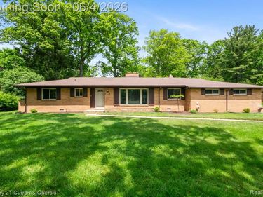 36634 W Lyman Road, Farmington Hills, MI 48331