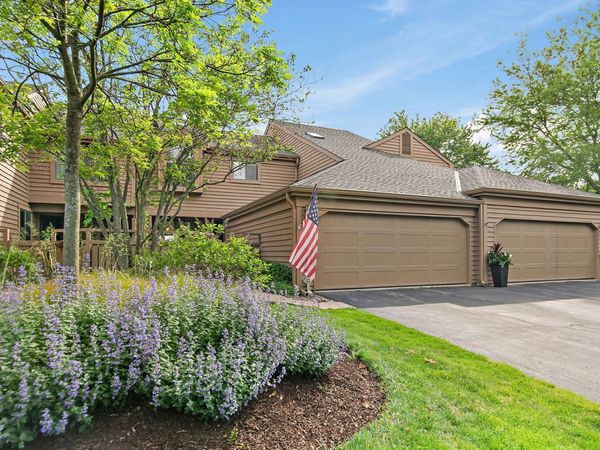 2360 Oak Hill Road , Lake Barrington, IL 60010
