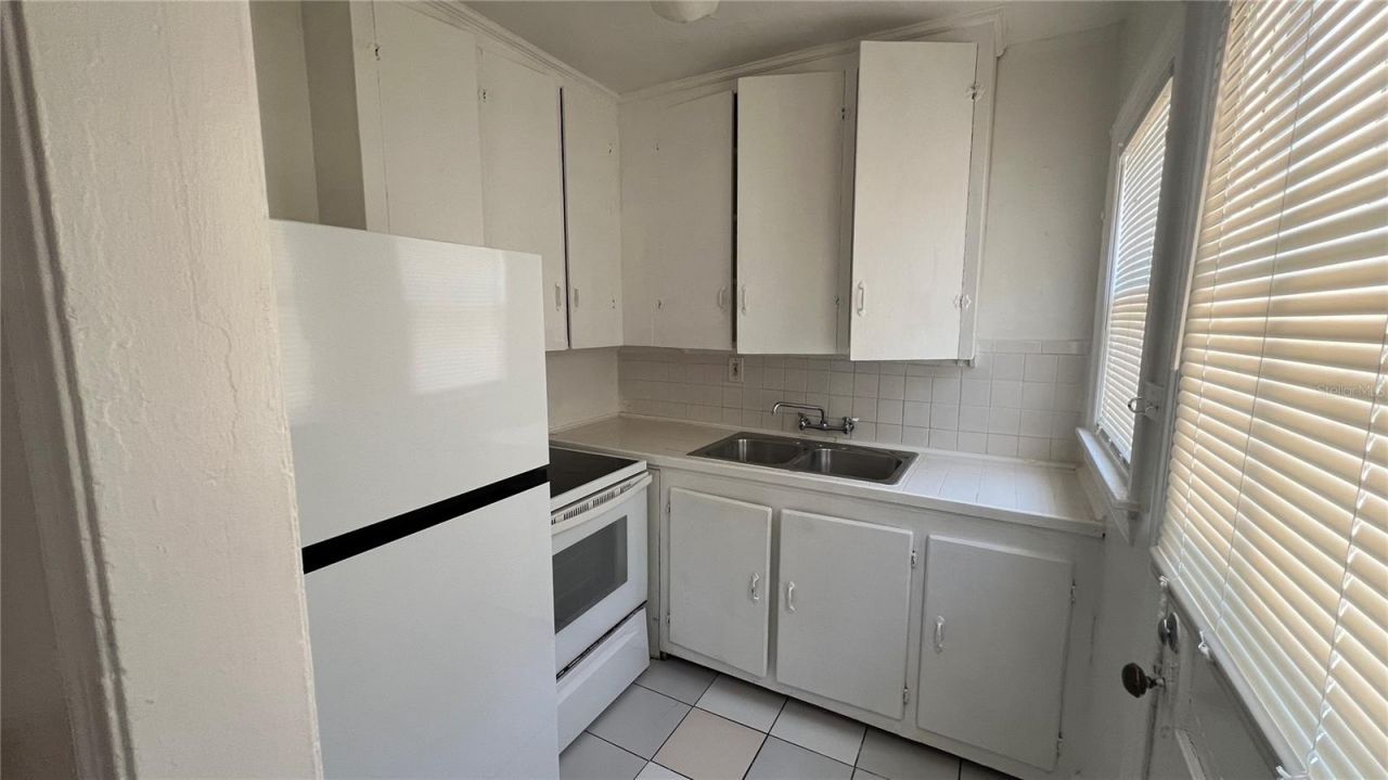 735 Grove Street N, Unit 2, Saint Petersburg, FL 33701 Photo