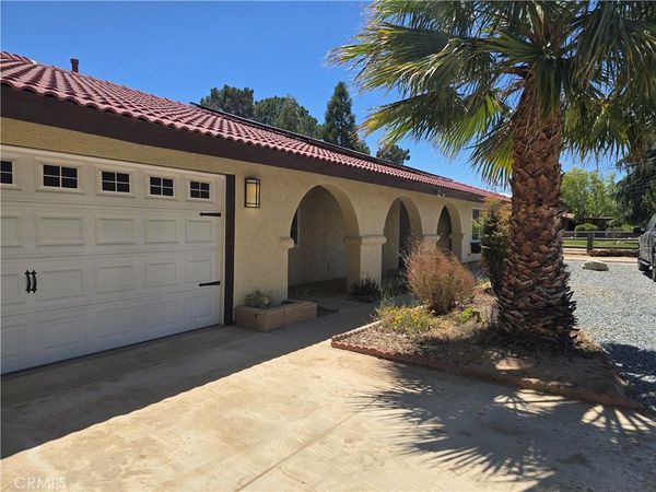 7215 Lyons, Hesperia, CA 92345