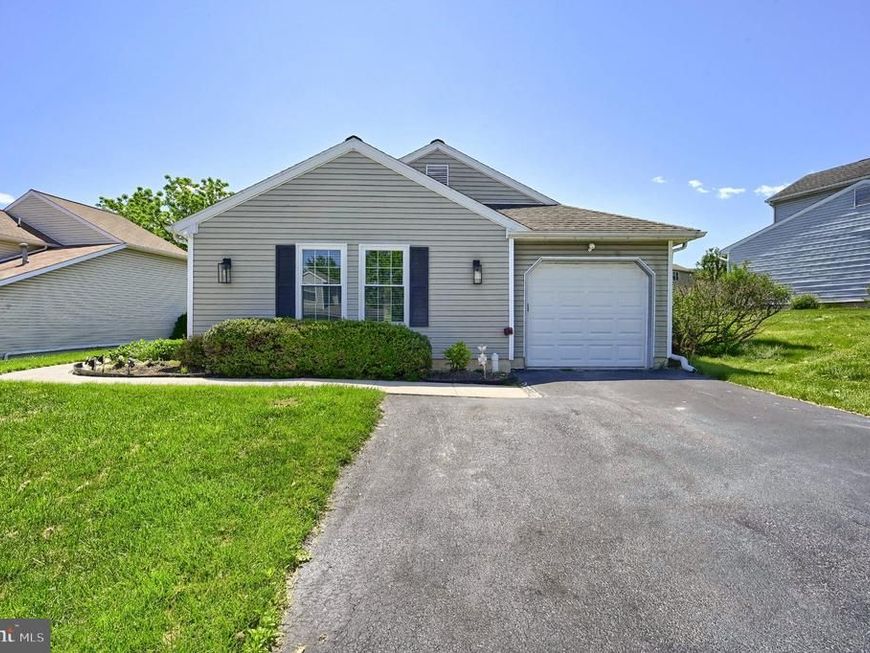 6248 S Highlands Circle, Harrisburg, PA 17111 Main Photo