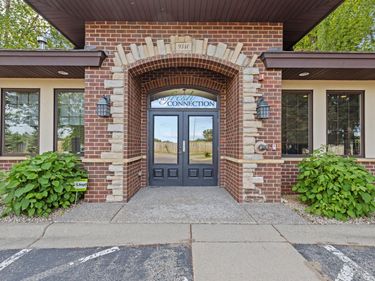 9340 Hennepin Town Road, Eden Prairie, MN 55347