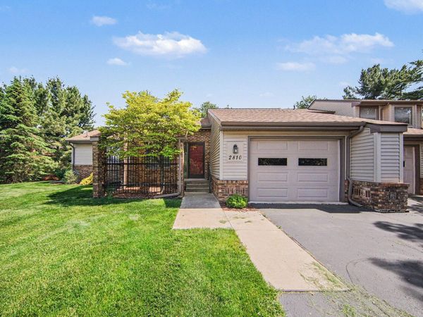 2810 S Wood Dale Drive, Jackson, MI 49203