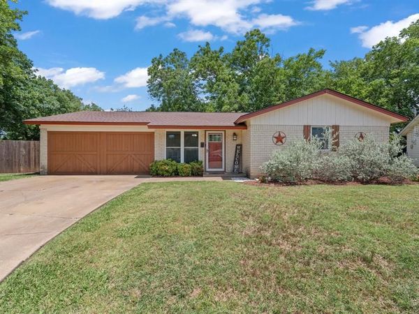 311 Robin Court, Burleson, TX 76028
