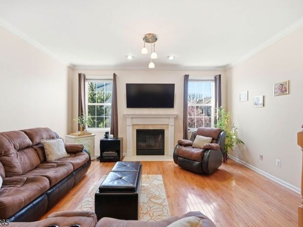 424 Hartford Dr, Nutley, NJ 07110