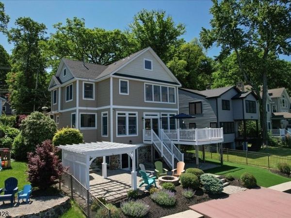 41 E Shore Rd, Denville, NJ 07834