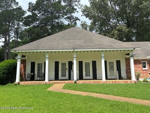 207 S Pear Orchard Road, Ridgeland, MS 39157