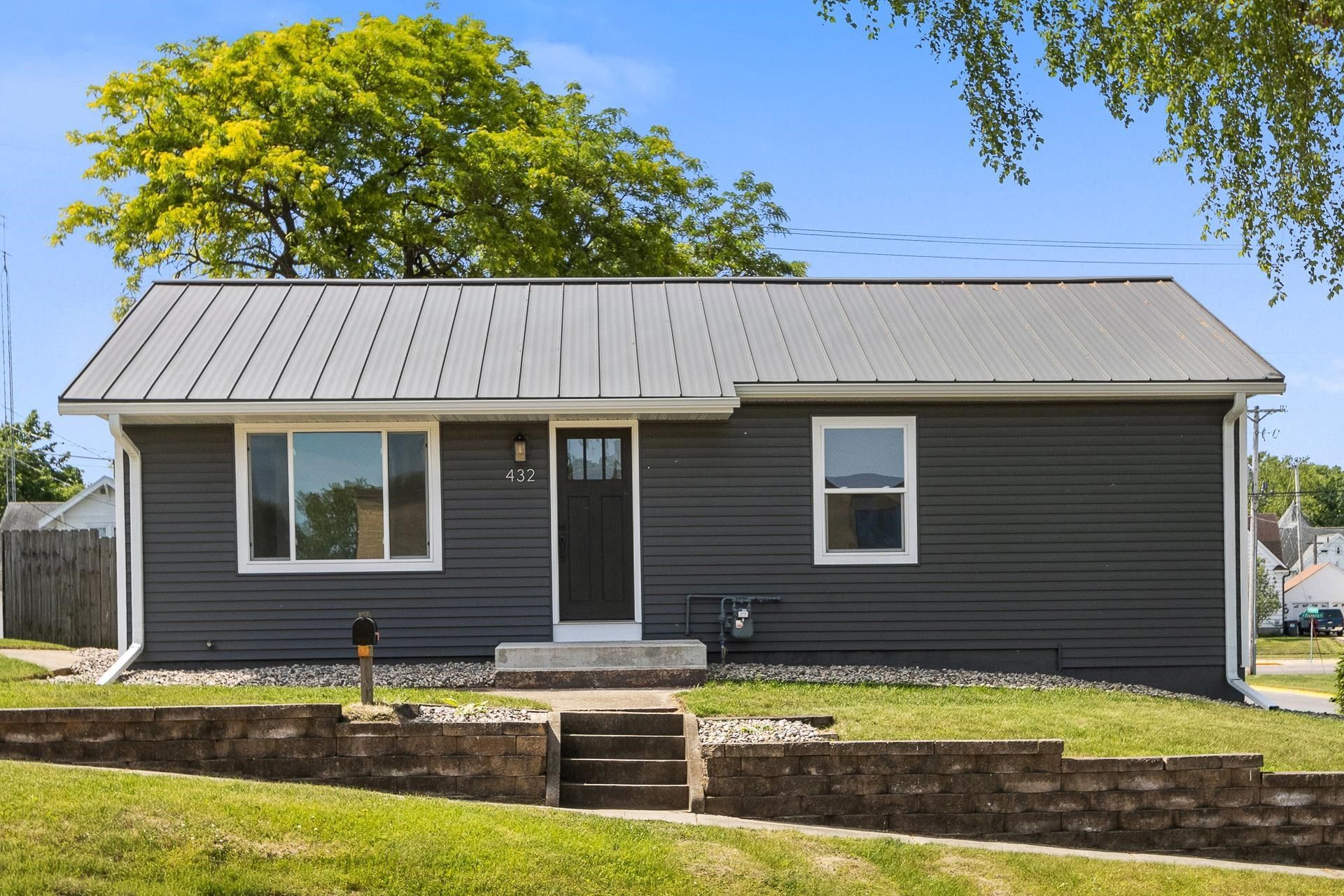 432 W Marion Street, Portage, WI 53901 Main Photo