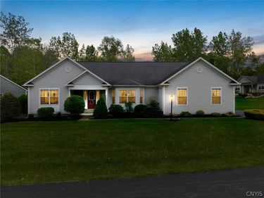 3161 Captiva Court, Baldwinsville, NY 13027