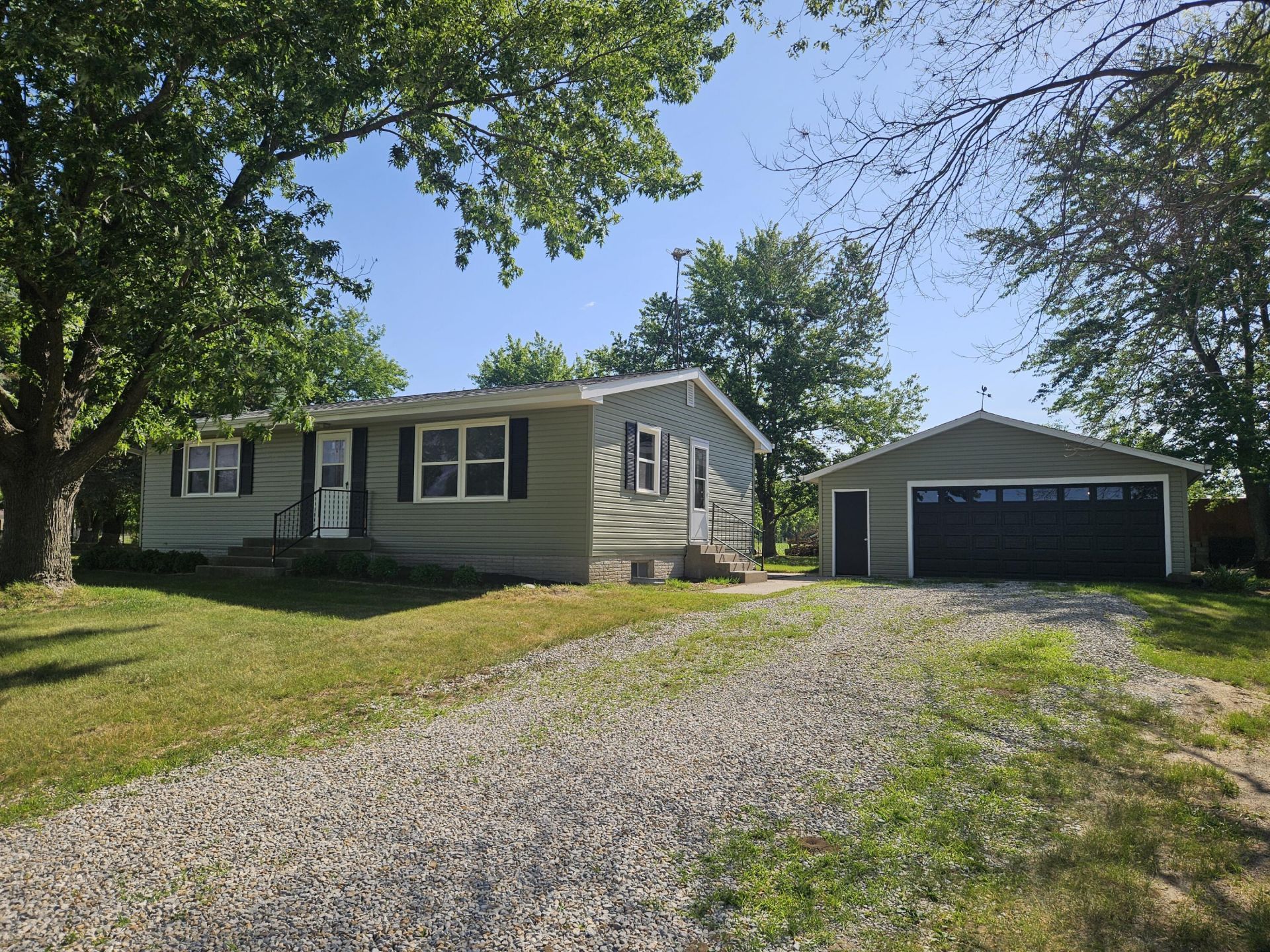 1093 Ocean, Moscow, IA 52760 Main Photo