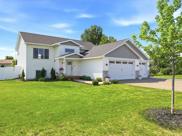 811 Brady Lane, New Richmond, WI 54017