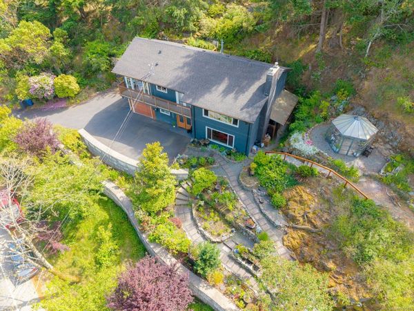 3583 Hammond Bay Rd , Nanaimo, BC V9T 1E8