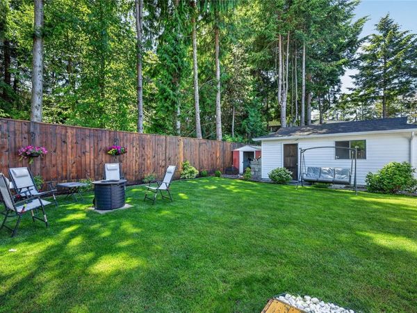 6421 Portsmouth Rd , Nanaimo, BC V9V 1A3
