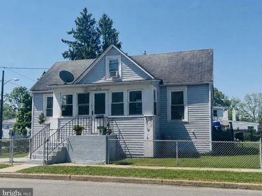 916 WALNUT STREET, BURLINGTON, NJ 08016