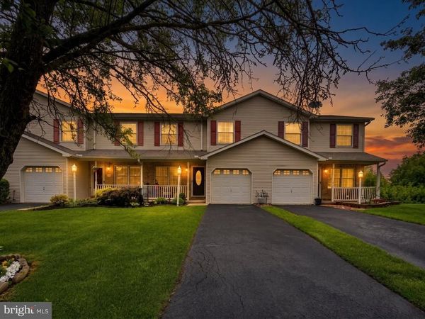 2989 ROBIN ROAD, YORK, PA 17404