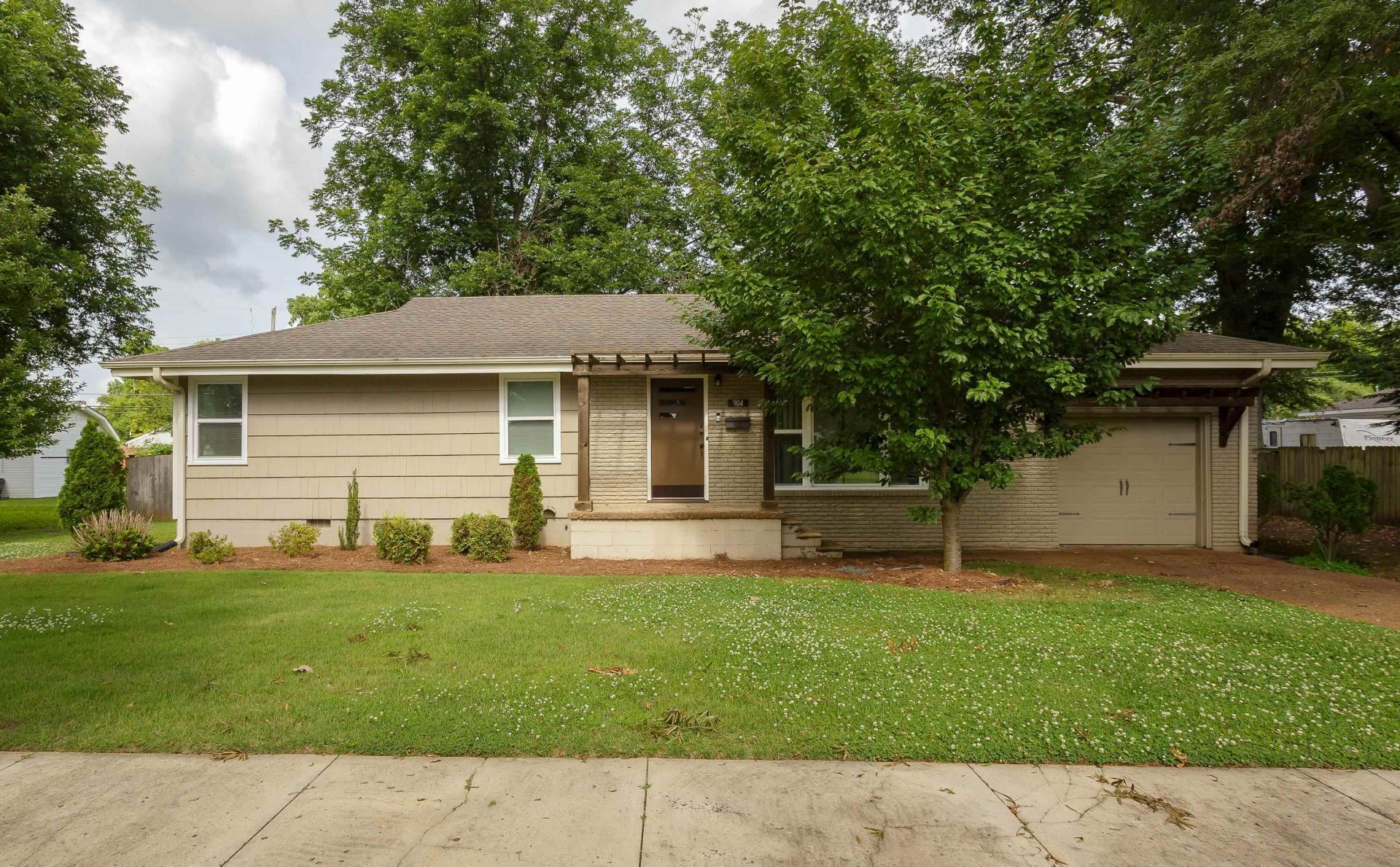904 John St, Tuscumbia, AL 35674 Main Photo
