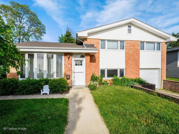713 N Forest Avenue , Mount Prospect, IL 60056