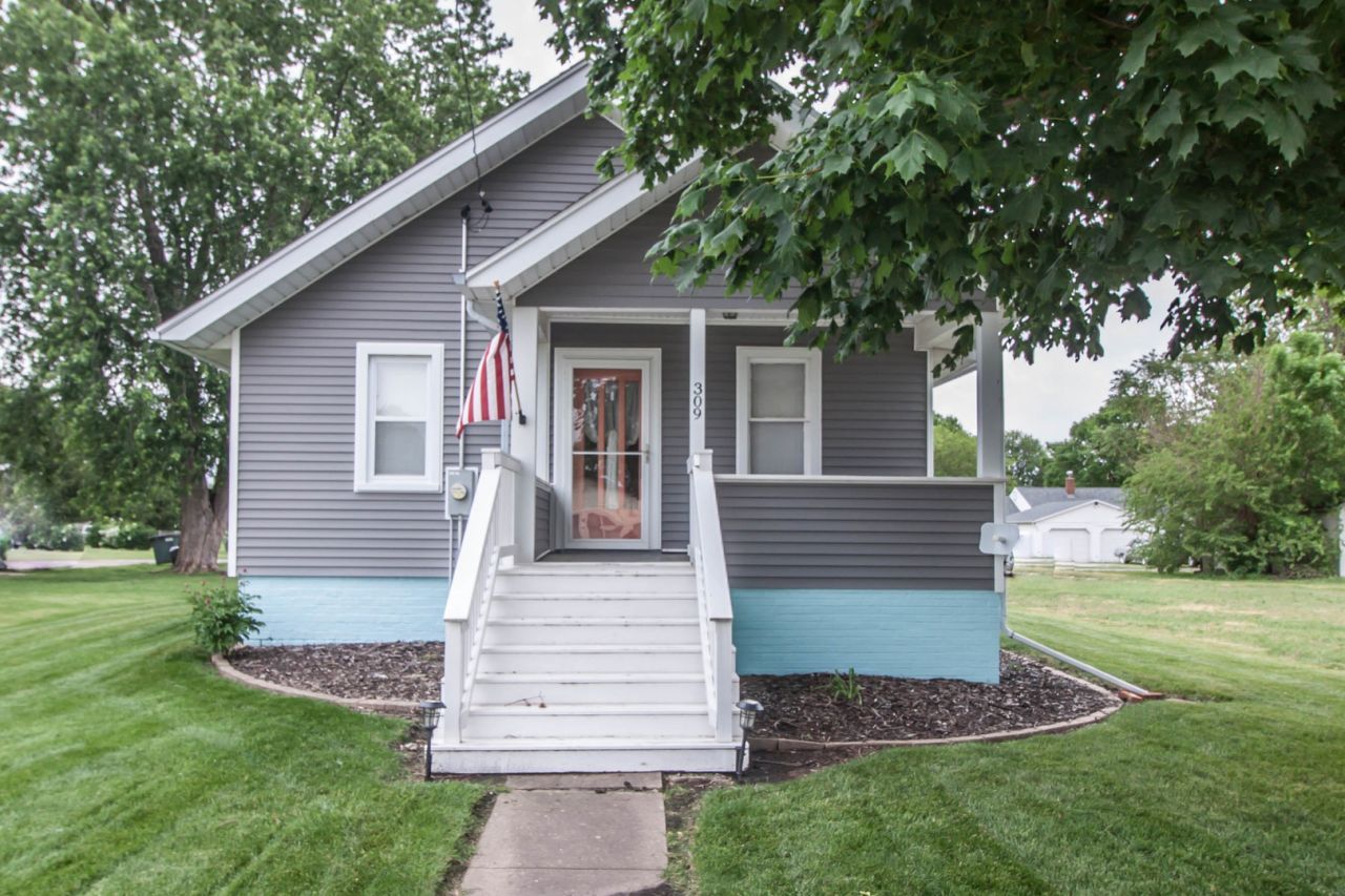 309 N 1st Street , Alpha, IL 61413