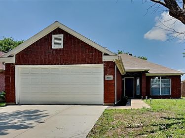6921 Black Wing Drive, Fort Worth, TX 76137