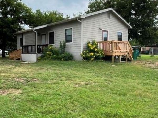 1310 N Mesquite Street N, Goldthwaite, TX 76844