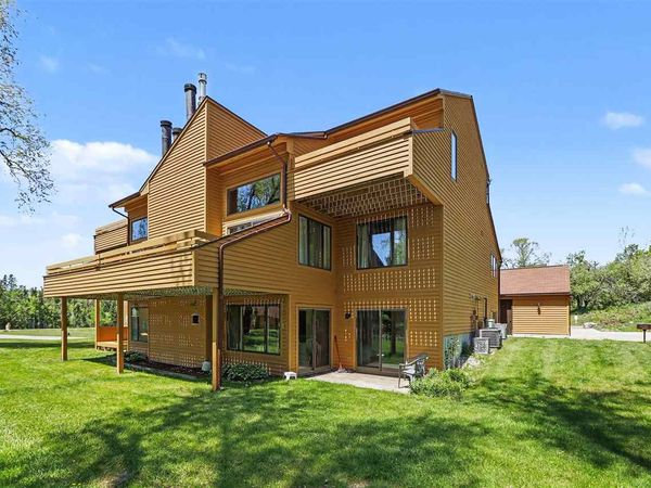 4749 S Pleasantview Road, Unit 5, Harbor Springs, MI 49740