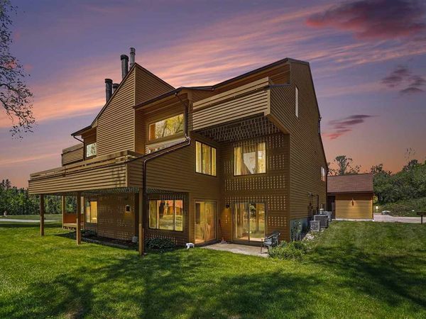 4749 S Pleasantview Road, Unit 5, Harbor Springs, MI 49740