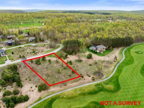 2578 Sanctuary Drive, Unit 17, Harbor Springs, MI 49740