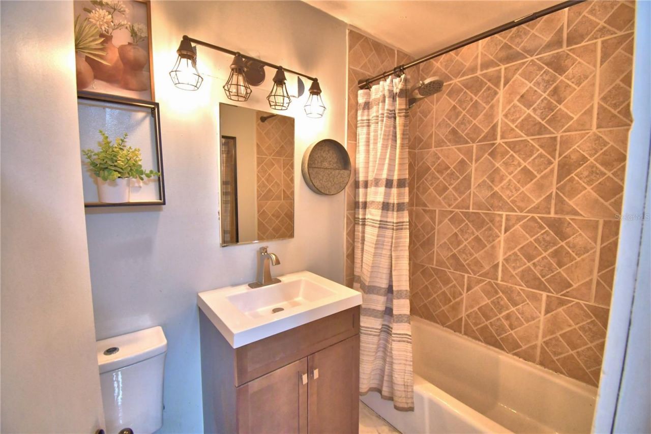 215 S Ilakee Avenue , Lake Alfred, FL 33850 Photo
