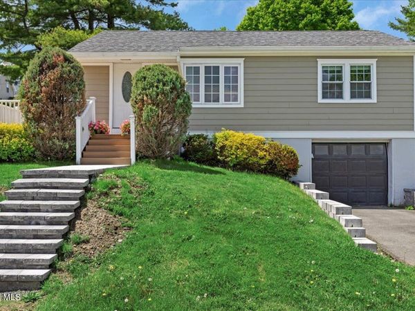 15 Youngs Place, Latham, NY 12110