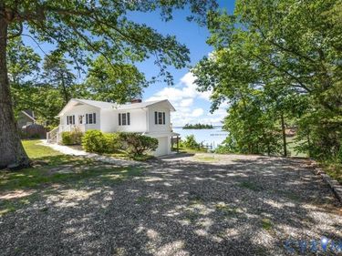 483 Mechams Cove Road , Middlesex, VA 23169