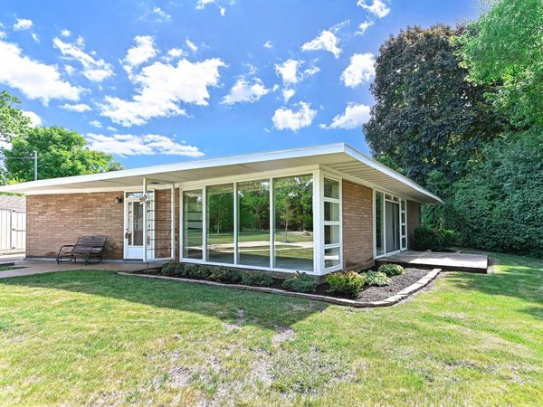 2700 S Root River Pkwy, West Allis, WI 53227