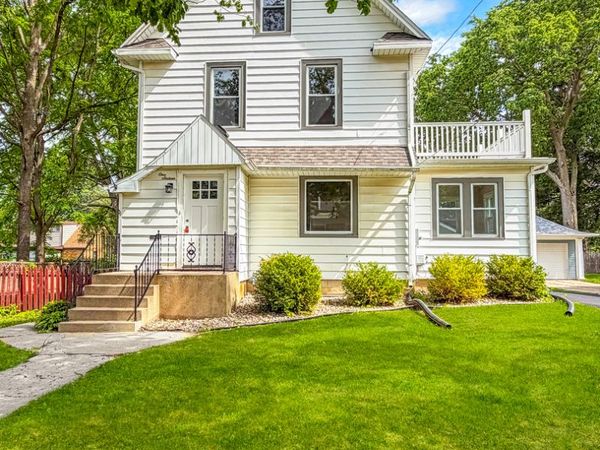 116 E Fuller Street , Freeport, IL 61032