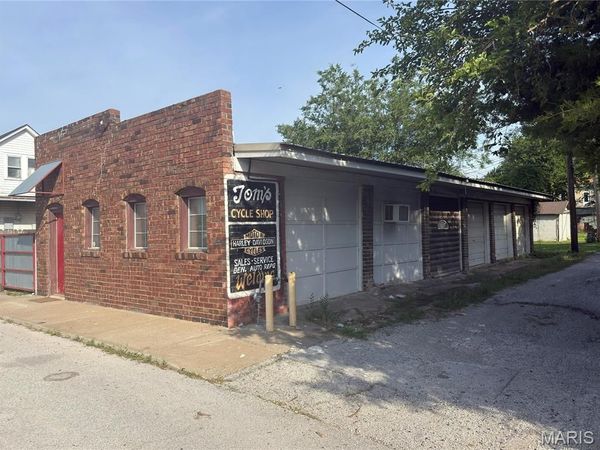 610 Warren Barrett Drive , Hannibal, MO 63401