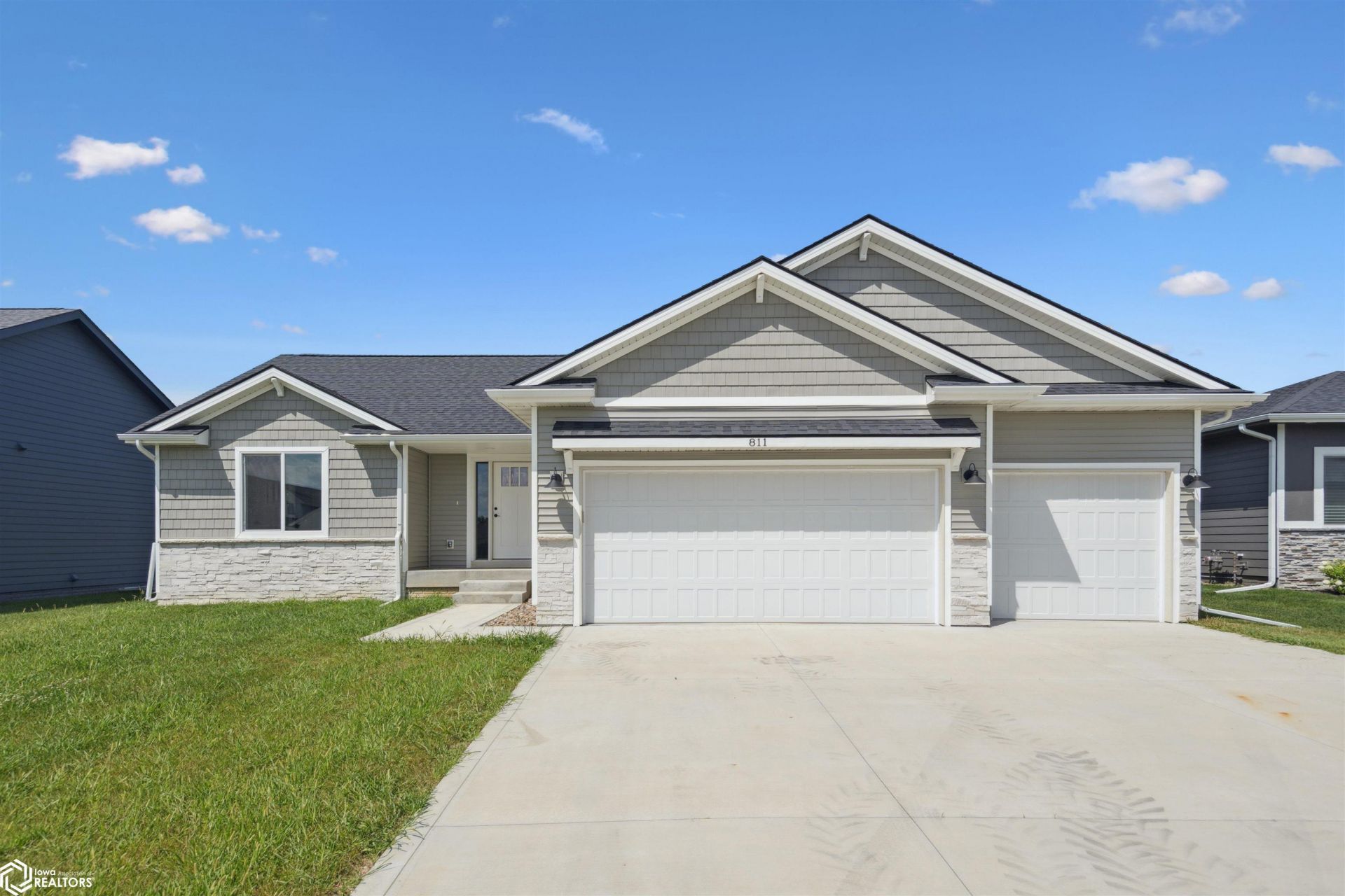 811 Woodside Drive, Marshalltown, IA 50158 Main Photo