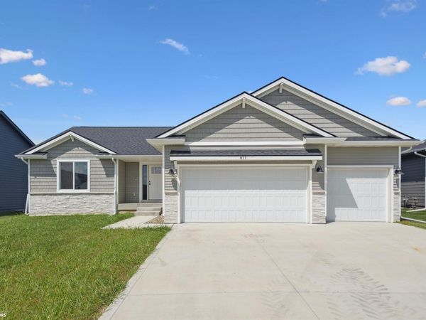 811 Woodside Drive, Marshalltown, IA 50158
