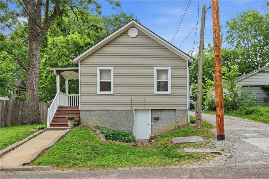 7 N Iron Street, Paola, KS 66071 Main Photo