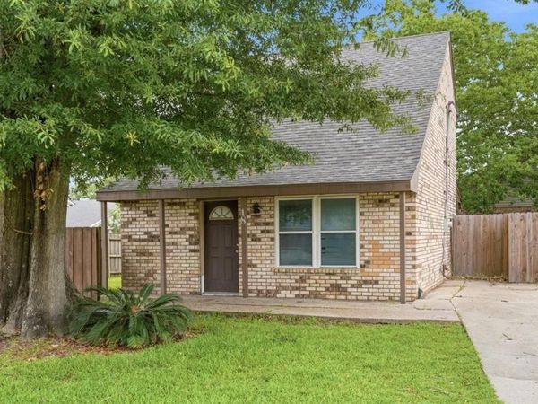18 Center Avenue , Sulphur, LA 70663