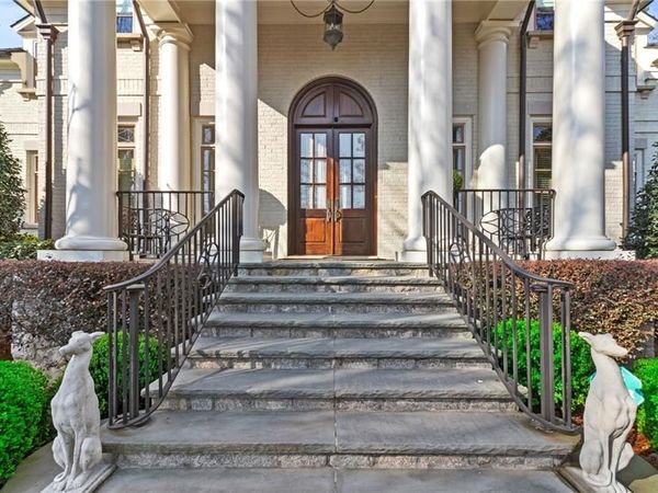 70 W Brookhaven Drive NE, Atlanta, GA 30319