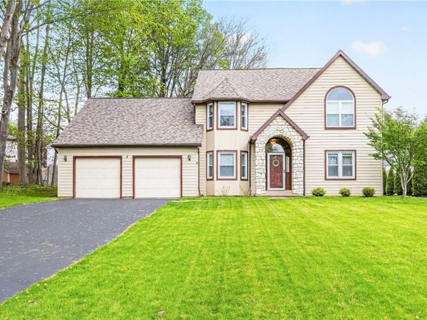 4 Kerry Hill , Fairport, NY 14450