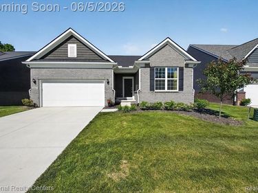 38681 Chasewood Court, Farmington Hills, MI 48335