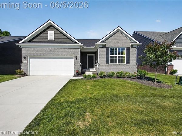 38681 Chasewood Court, Farmington Hills, MI 48335