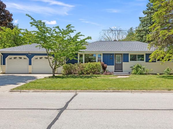21 Crestwood DRIVE, Elkhart Lake, WI 53020