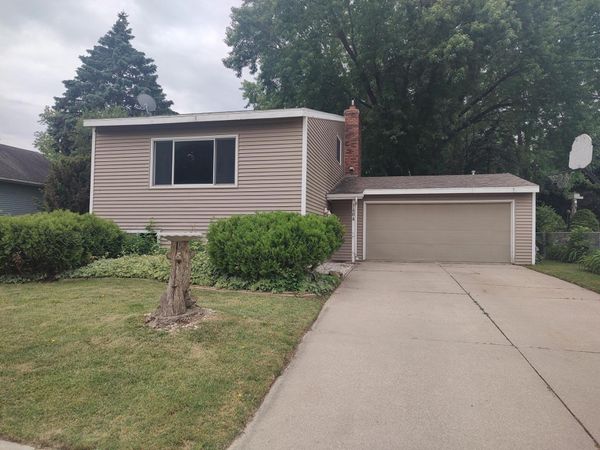 1404 City View Court NE, Rochester, MN 55906