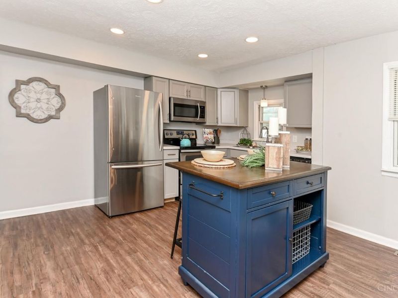 8252 Sibcy Road, Hamilton Twp, OH 45039 Photo 6