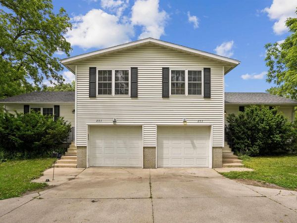 203-205 N Hackett Road, Waterloo, IA 50701