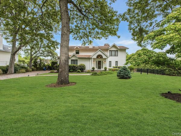 6 Mill Pond Road , Hampton Bays, NY 11946
