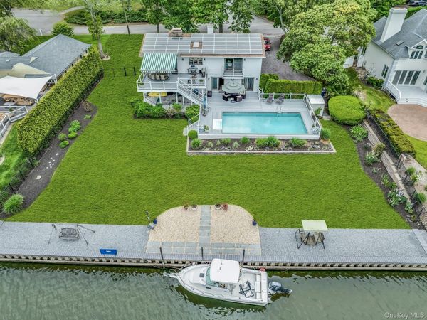 6 Mill Pond Road , Hampton Bays, NY 11946