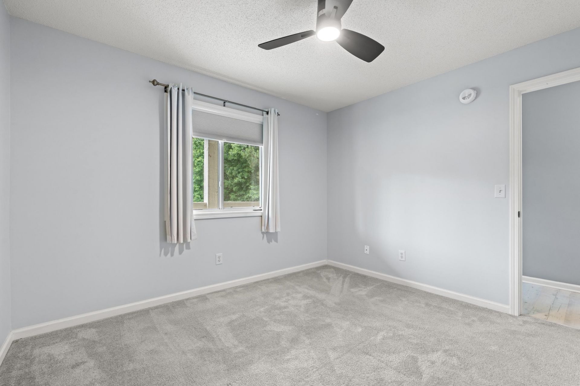1460 Blue Tree Ct. Photo 14